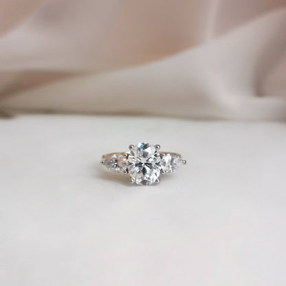 2.0 CT Oval Shaped Moissanite Three Stone Engagement Ring 1